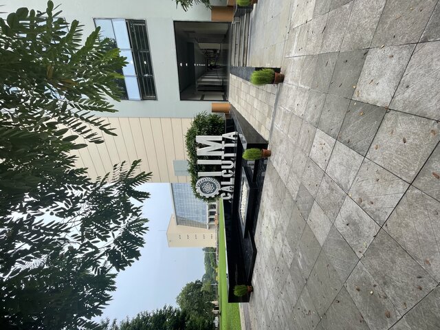 IIM Calcutta building and logo