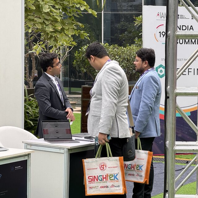 Aritra Neogi talking to the delegates